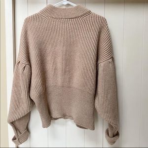ZARA knit light brown sugar sweater
I love this top so much!